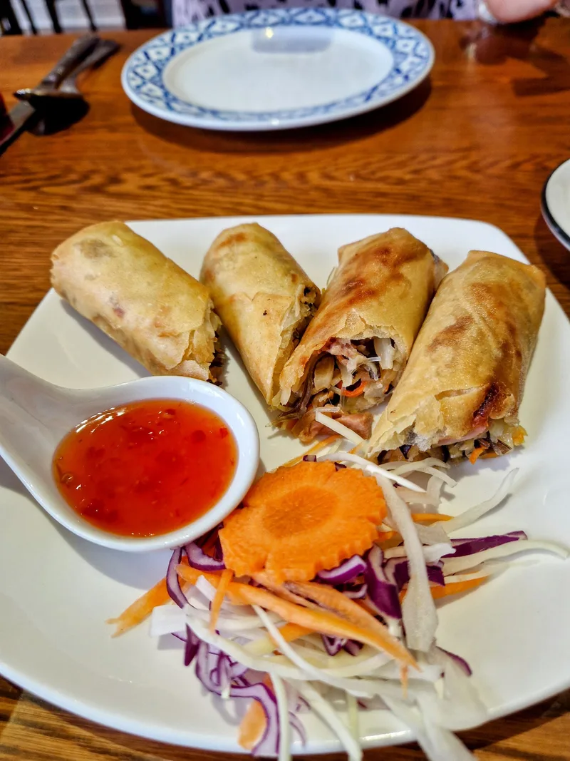 Golden rolls and dipping sauce at Chokdee